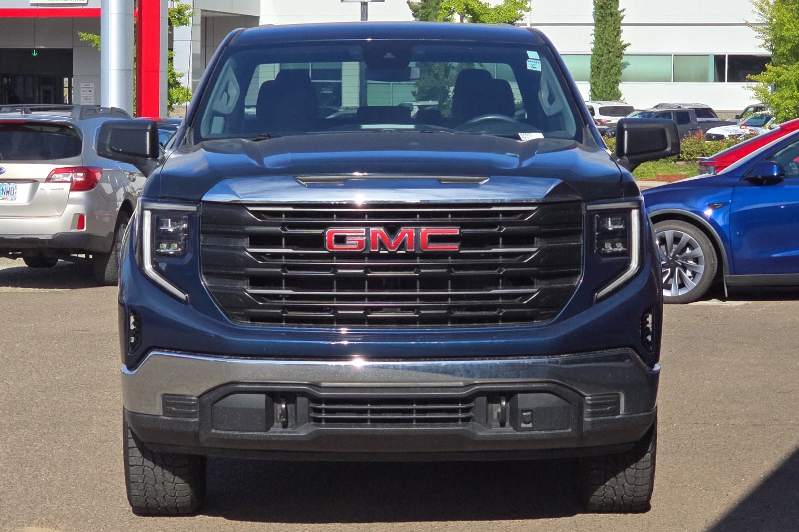 Used 2023  GMC Pro image 6