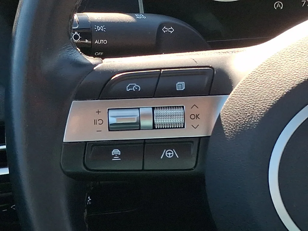 Used 2025 White Pearl Hyundai SEL Convenience image 23