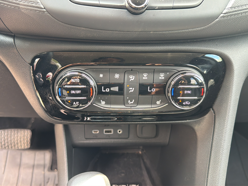 Used 2023 Red Buick Essence image 22