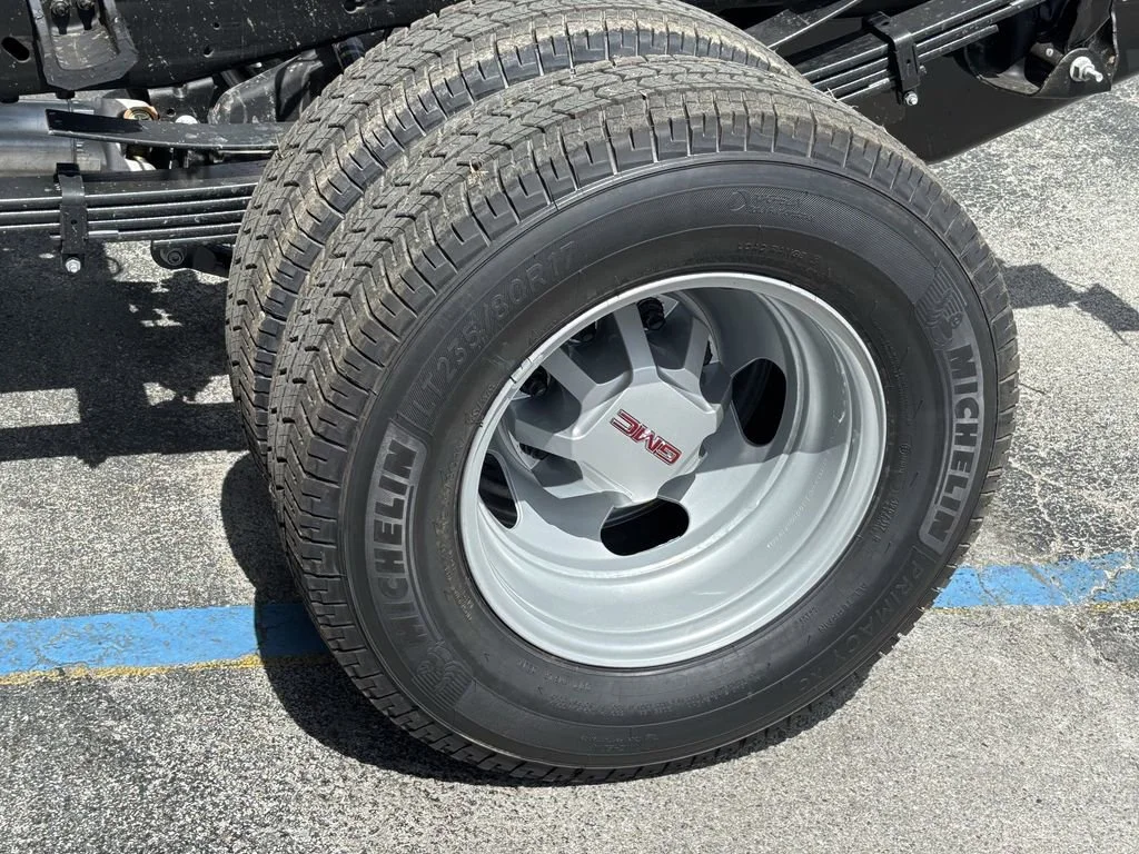 New 2026 Summit White GMC Pro image 13