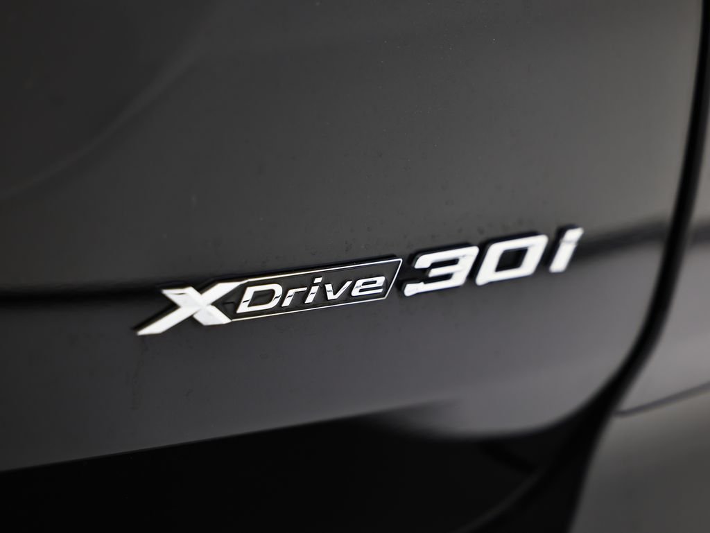 Used 2024 Black BMW xDrive30i image 15