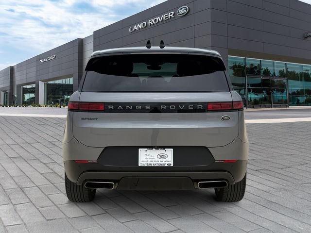 Used 2023  Land Rover SE image 4