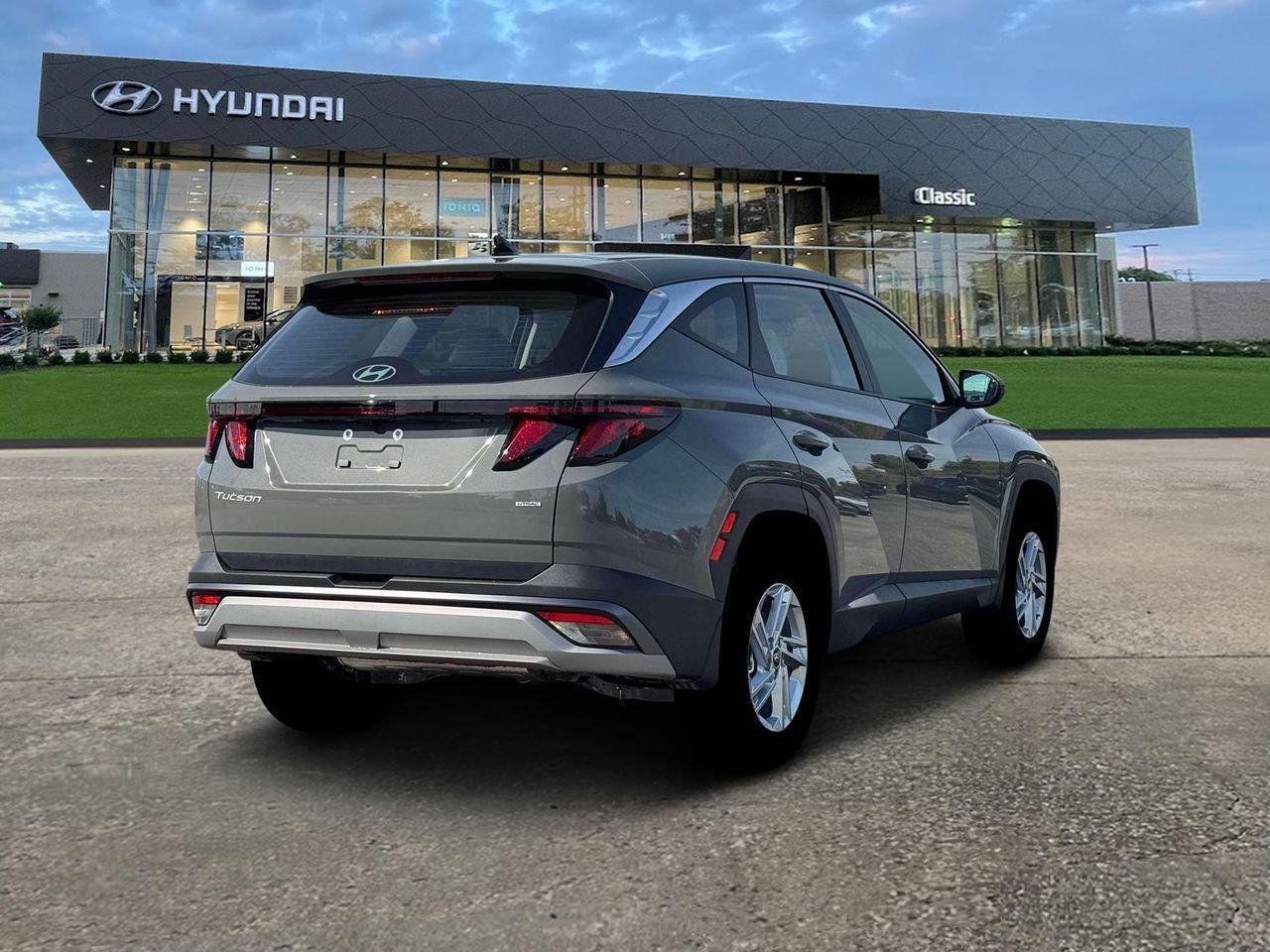 New 2026 Hampton Gray Metallic Hyundai SE image 7
