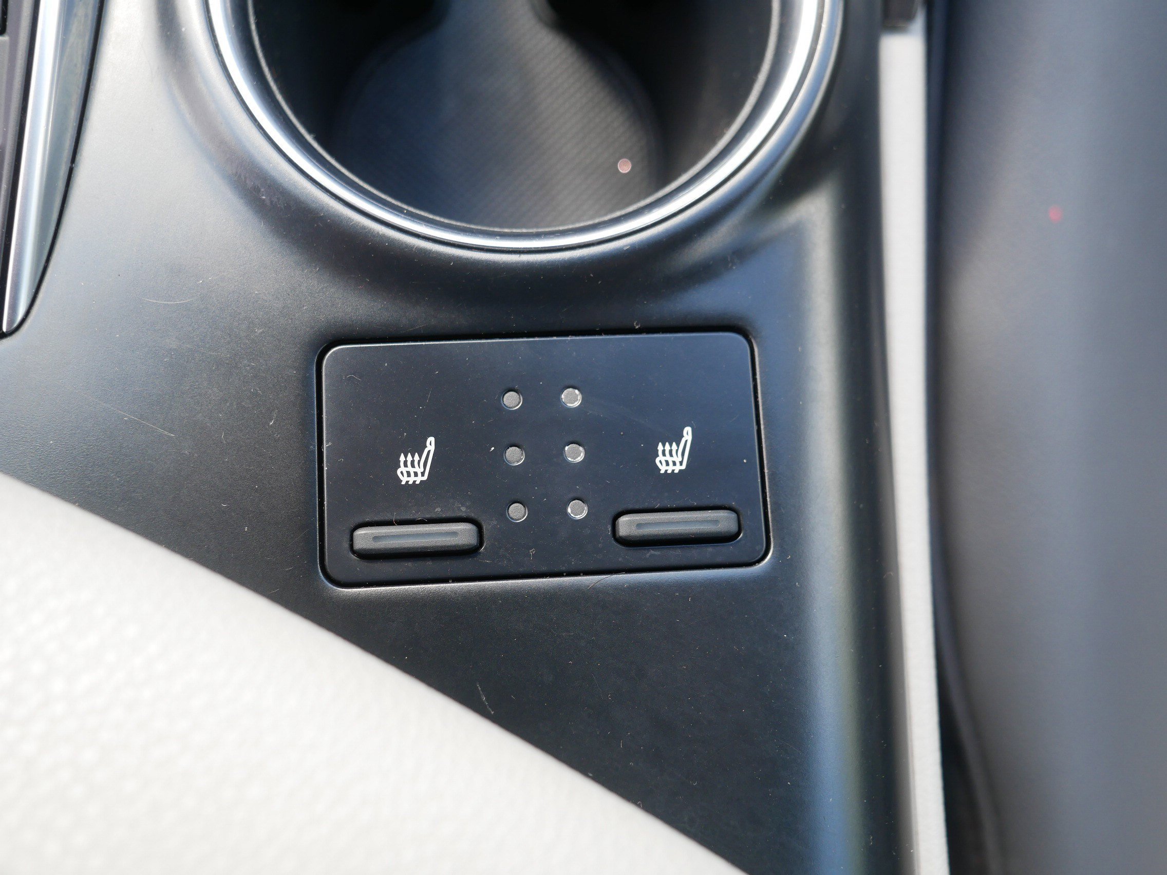 Used 2019 Wind Chill Pearl Toyota XLE image 31