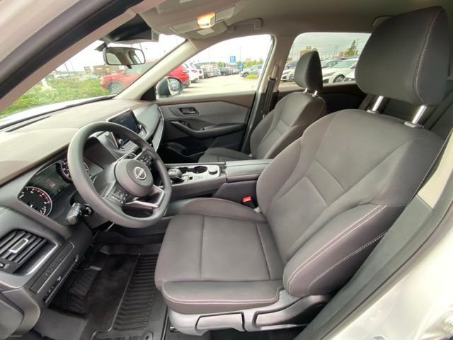 Used 2023 Glacier White Nissan S image 39