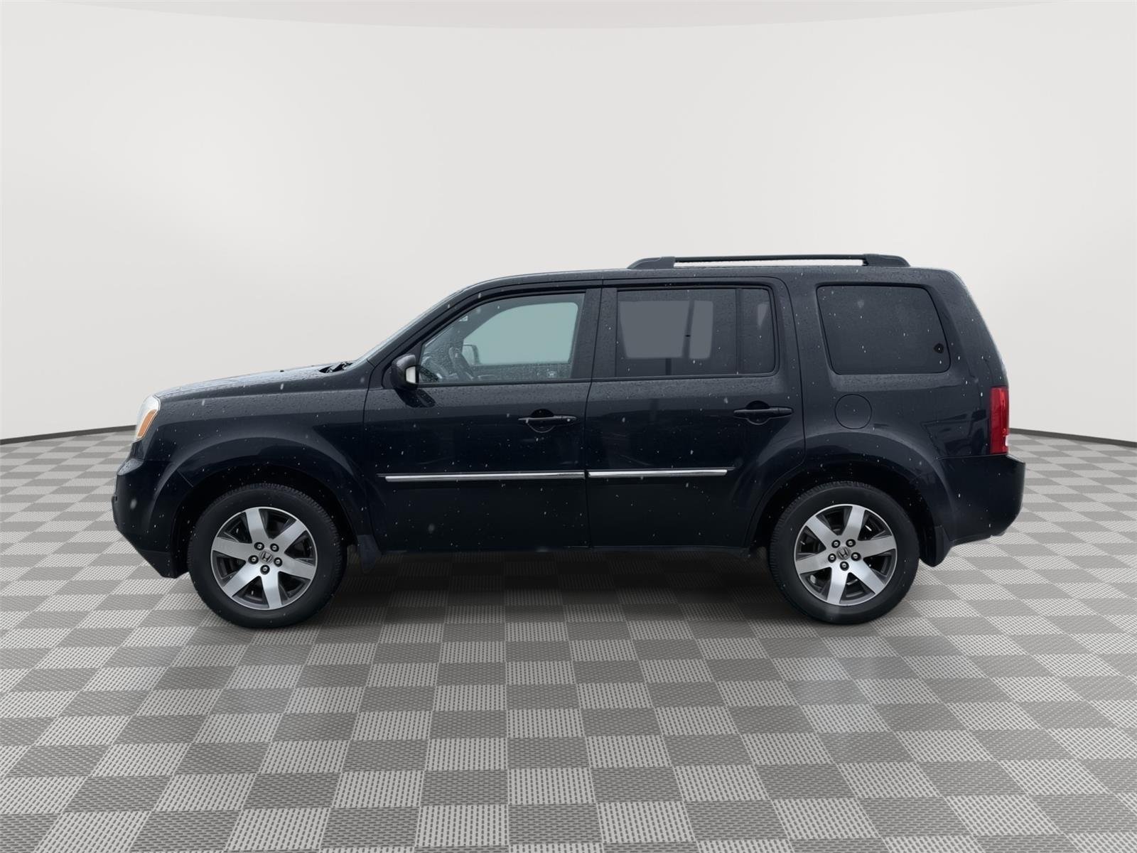 Used 2012 Crystal Black Pearl Honda Touring image 4