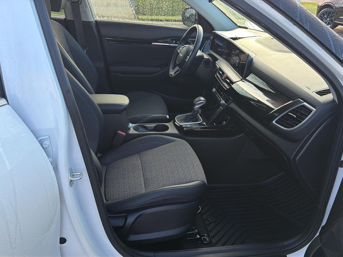 Used 2024 Snow White Pearl Kia S image 13
