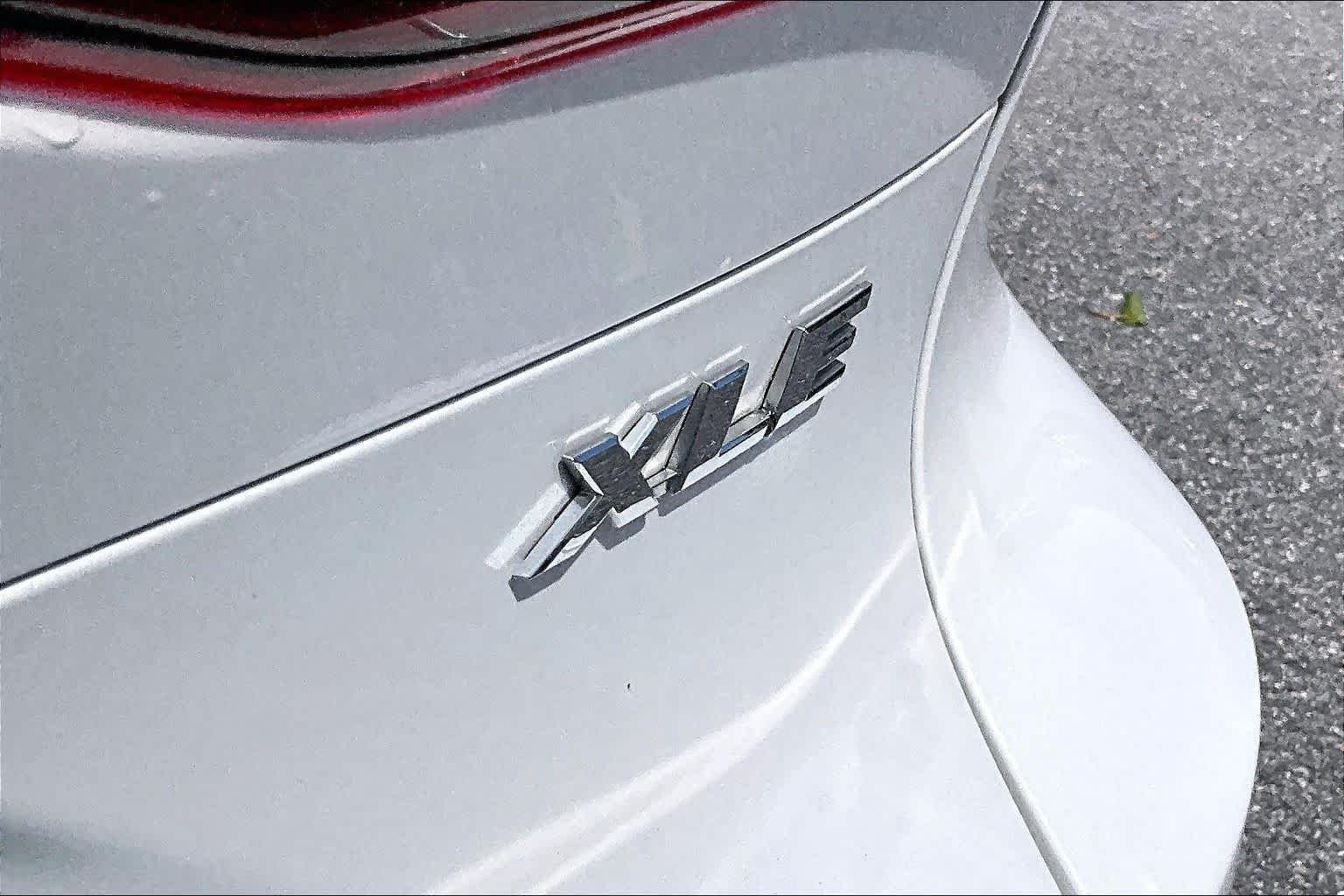 Used 2023 Wind Chill Pearl Toyota XLE image 10