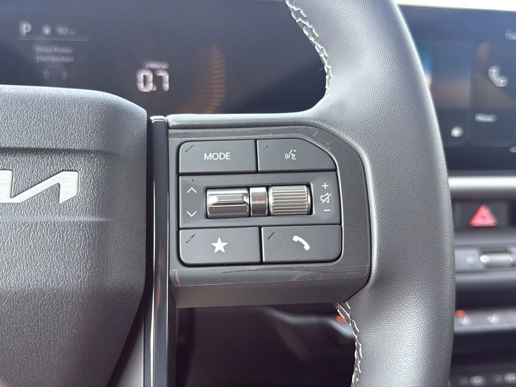 New 2027 White Kia S image 17