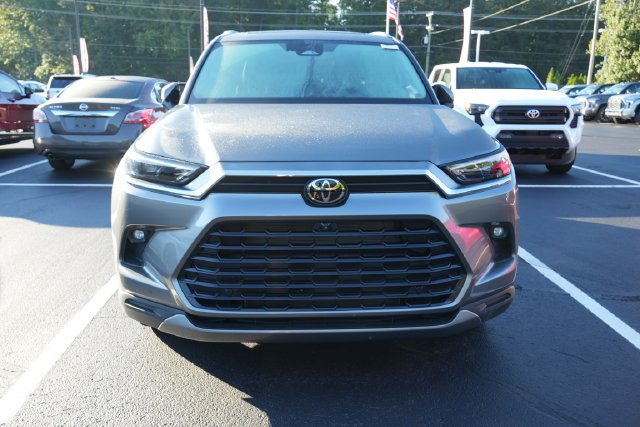 Certified Used 2026  Toyota Limited image 5