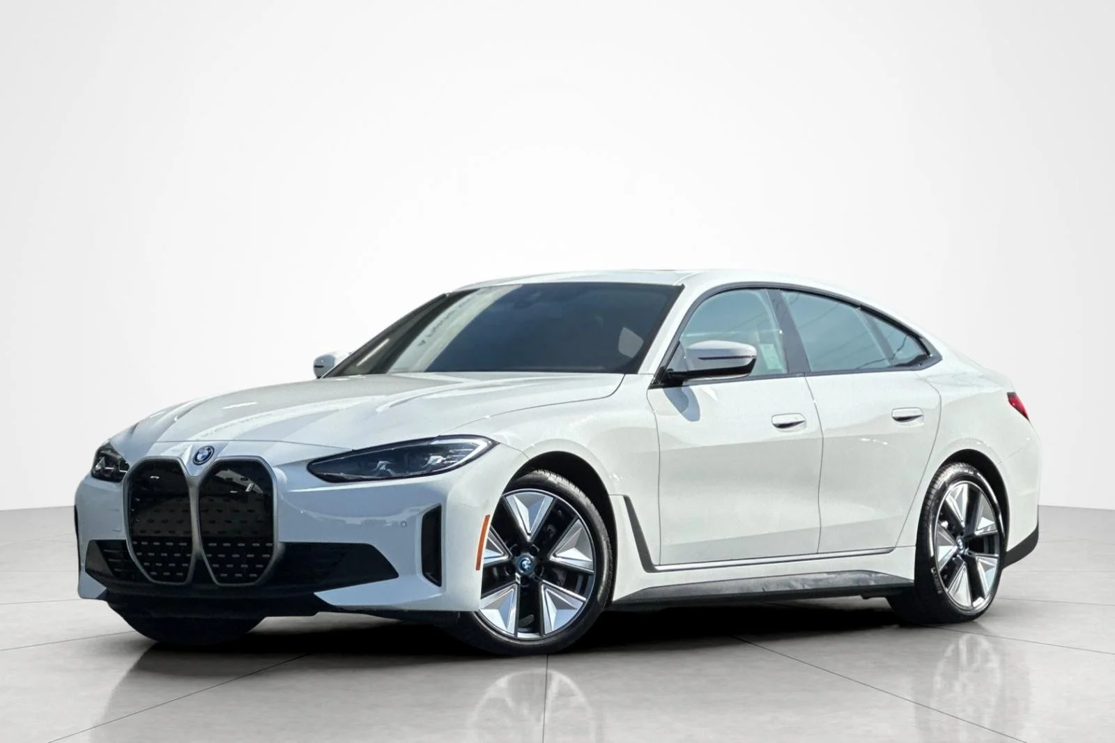 2023 BMW i4 eDrive40's photo