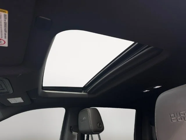 Used 2022 Black Chevrolet High Country image 13