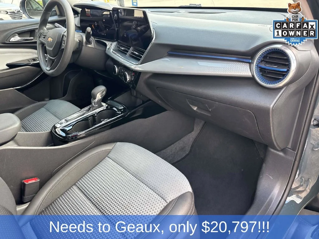 Used 2025 Gray Chevrolet LT image 29