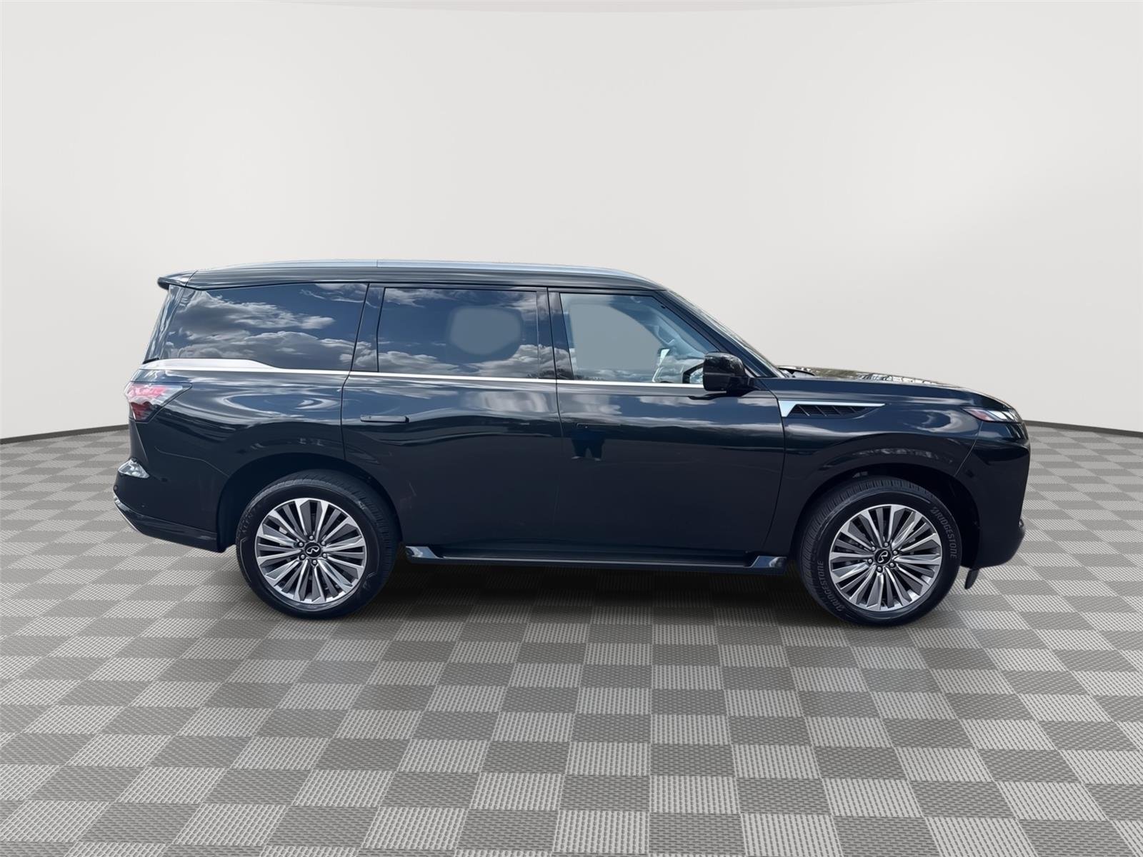 Certified Used 2025 Mineral Black INFINITI SENSORY image 4