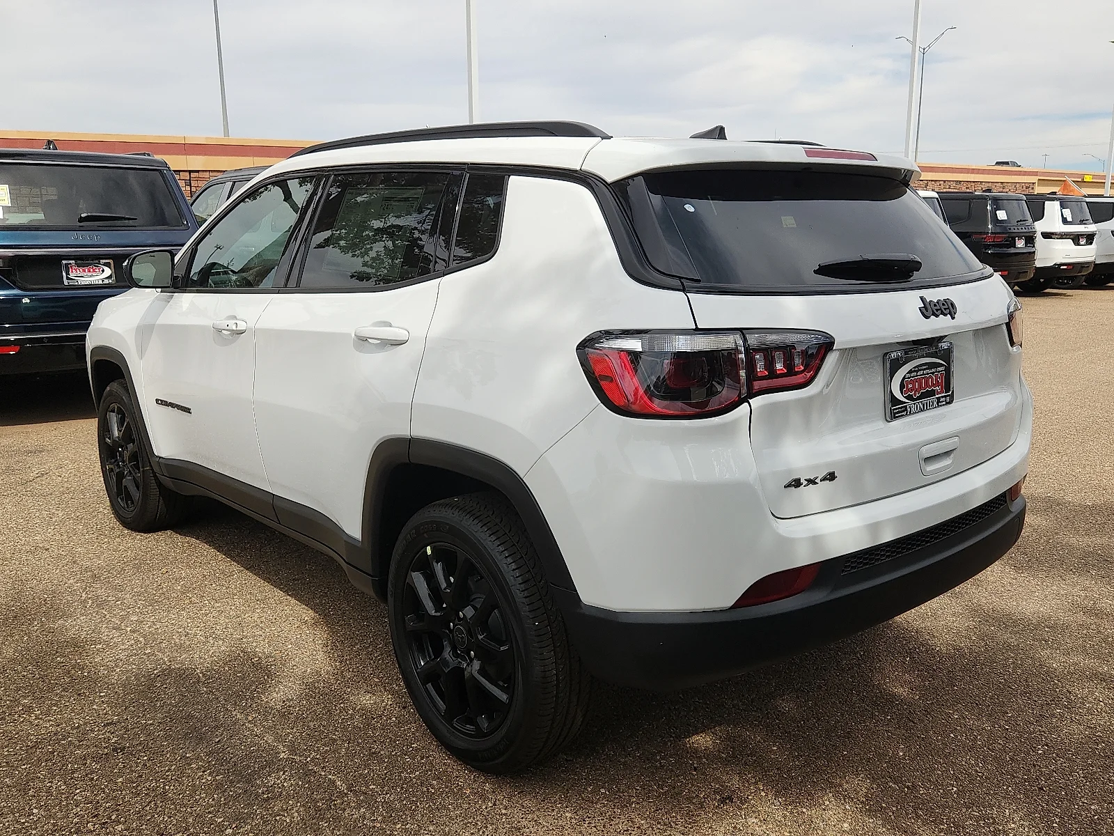New 2027 Bright White Clear-Coat Paint Jeep LATITUDE ALTITUDE 4X4 image 3