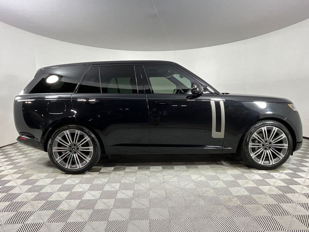 Used 2023 Santorini Black Metallic Land Rover SE image 5