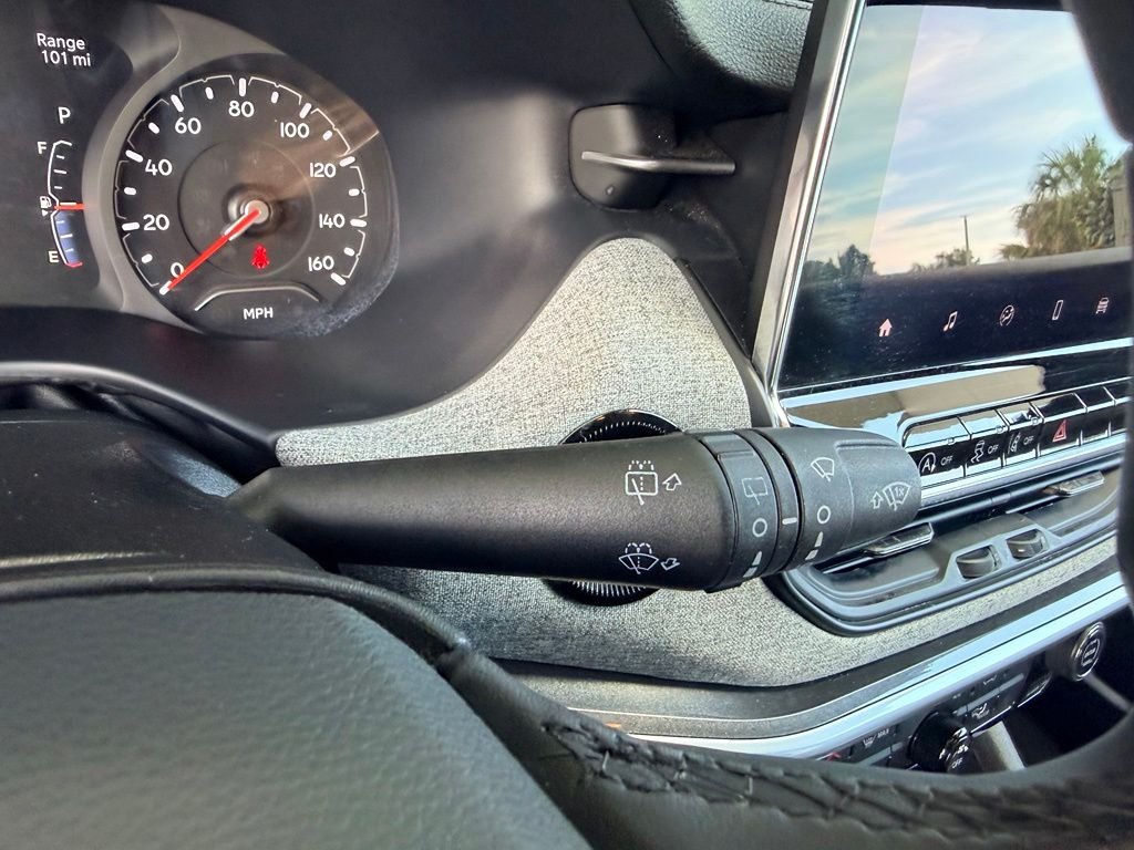 Used 2024 White Jeep Latitude image 21