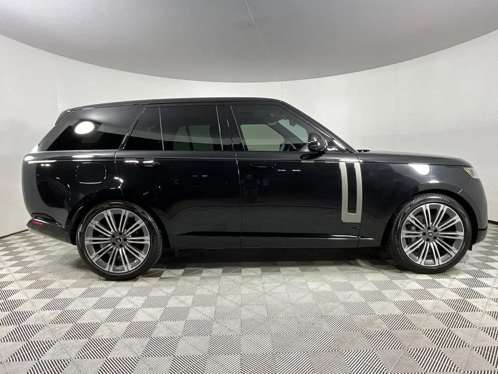 Used 2023 Black Land Rover SE image 5