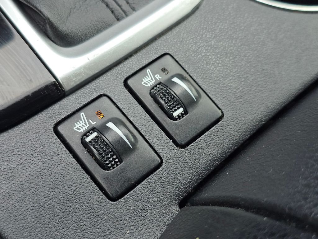 Used 2014 White Toyota XLE V6 image 35
