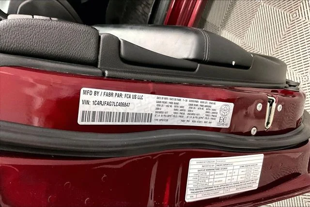 Used 2020 Velvet Red Pearlcoat Jeep Altitude image 40