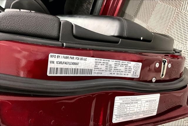 Used 2020 Velvet Red Pearlcoat Jeep Altitude image 40