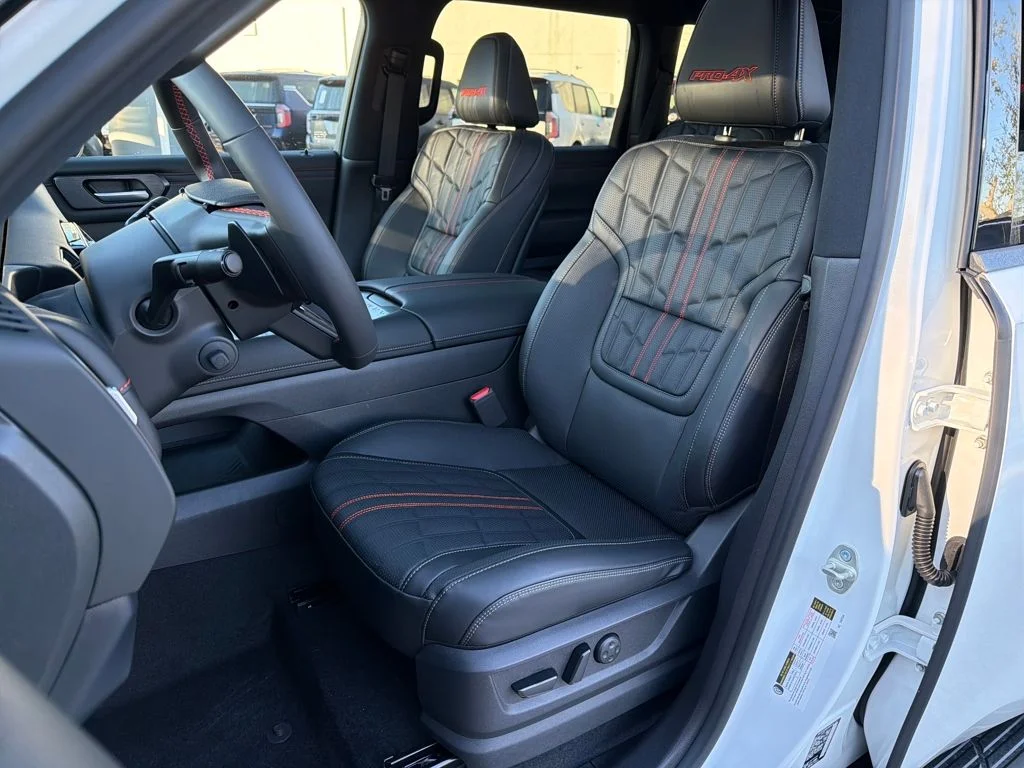 New 2026 Aspen White TriCoat / Super Black Two-tone Nissan PRO-4X® image 28
