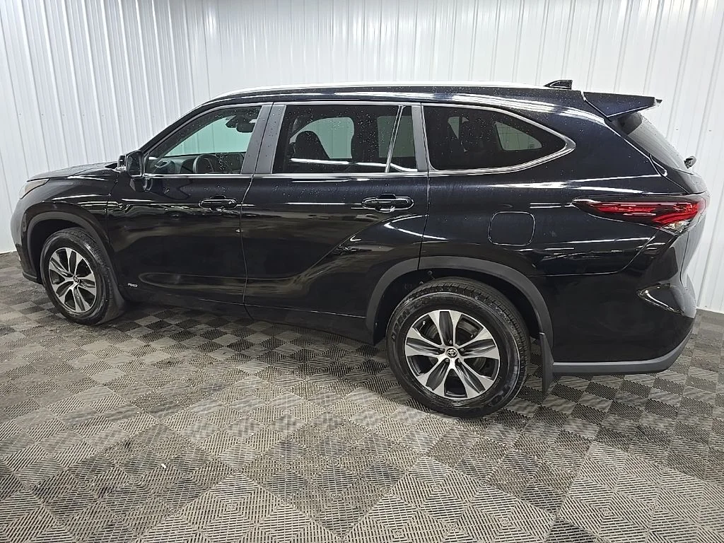 Used 2024 Black Toyota XLE image 4