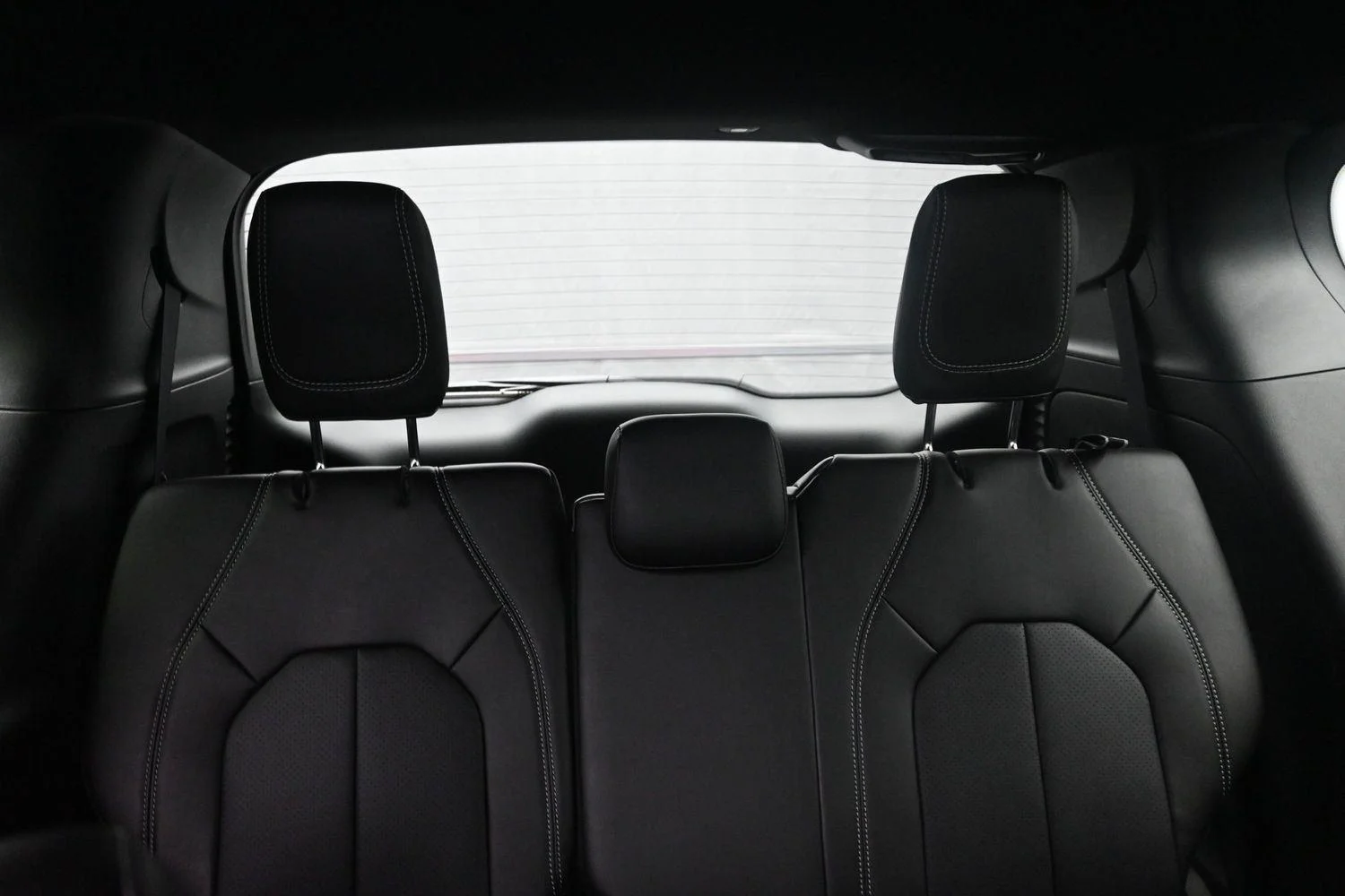New 2027 Diamond Black Crystal Pearl-Coat Exterior Paint Chrysler Select image 13