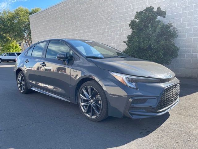 Used 2024  Toyota SE image 1