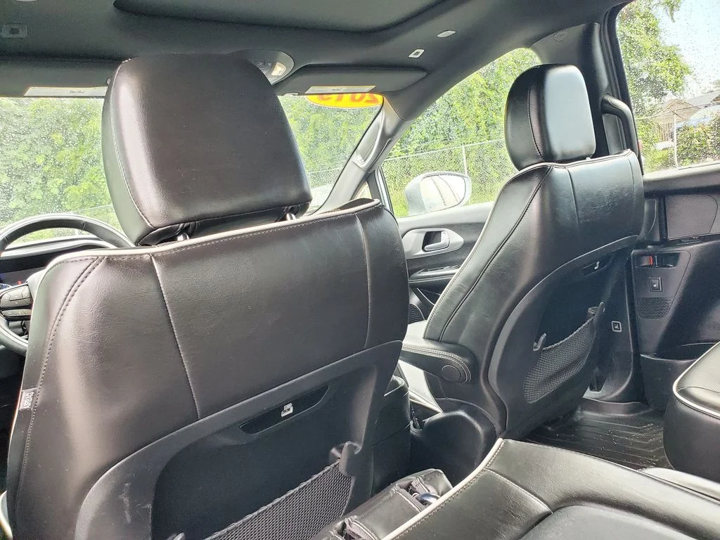Used 2019 Silver Chrysler Limited image 30