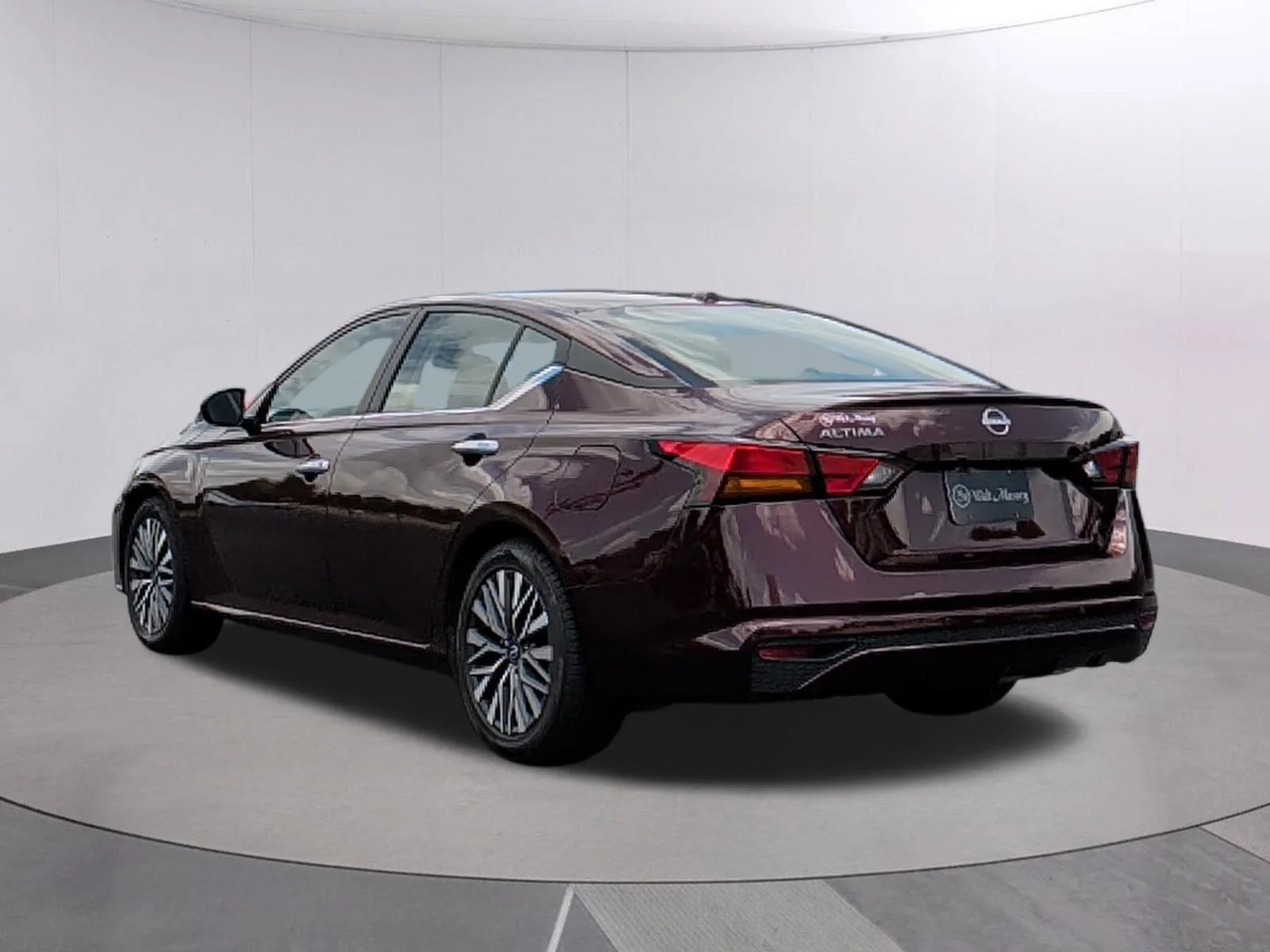 Used 2025 Garnet Pearl Metallic Nissan SV image 3