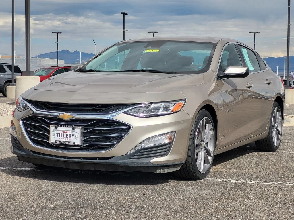 Used 2024 Mineral Gray Metallic Chevrolet 2LT image 4