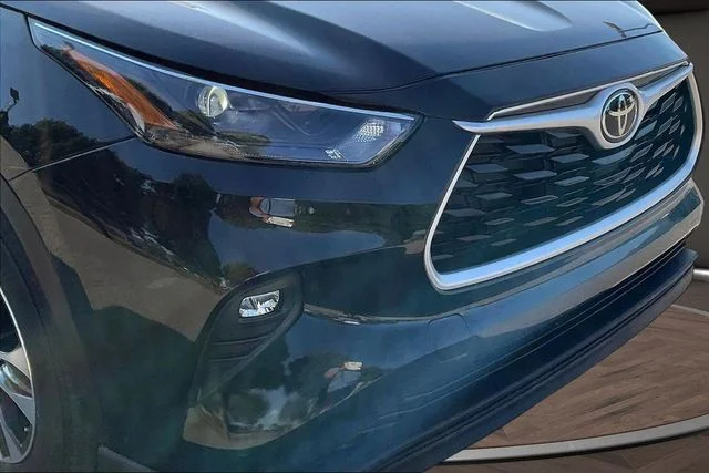 Used 2022 Black Toyota XLE image 26