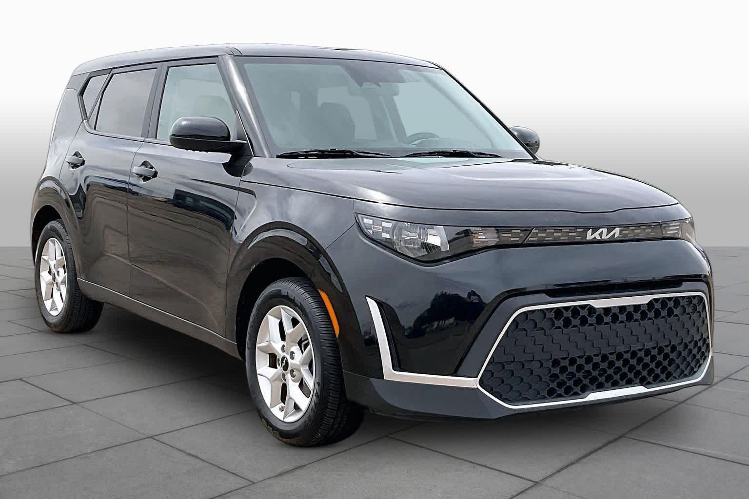 Used 2024 Fusion Black Kia LX image 3