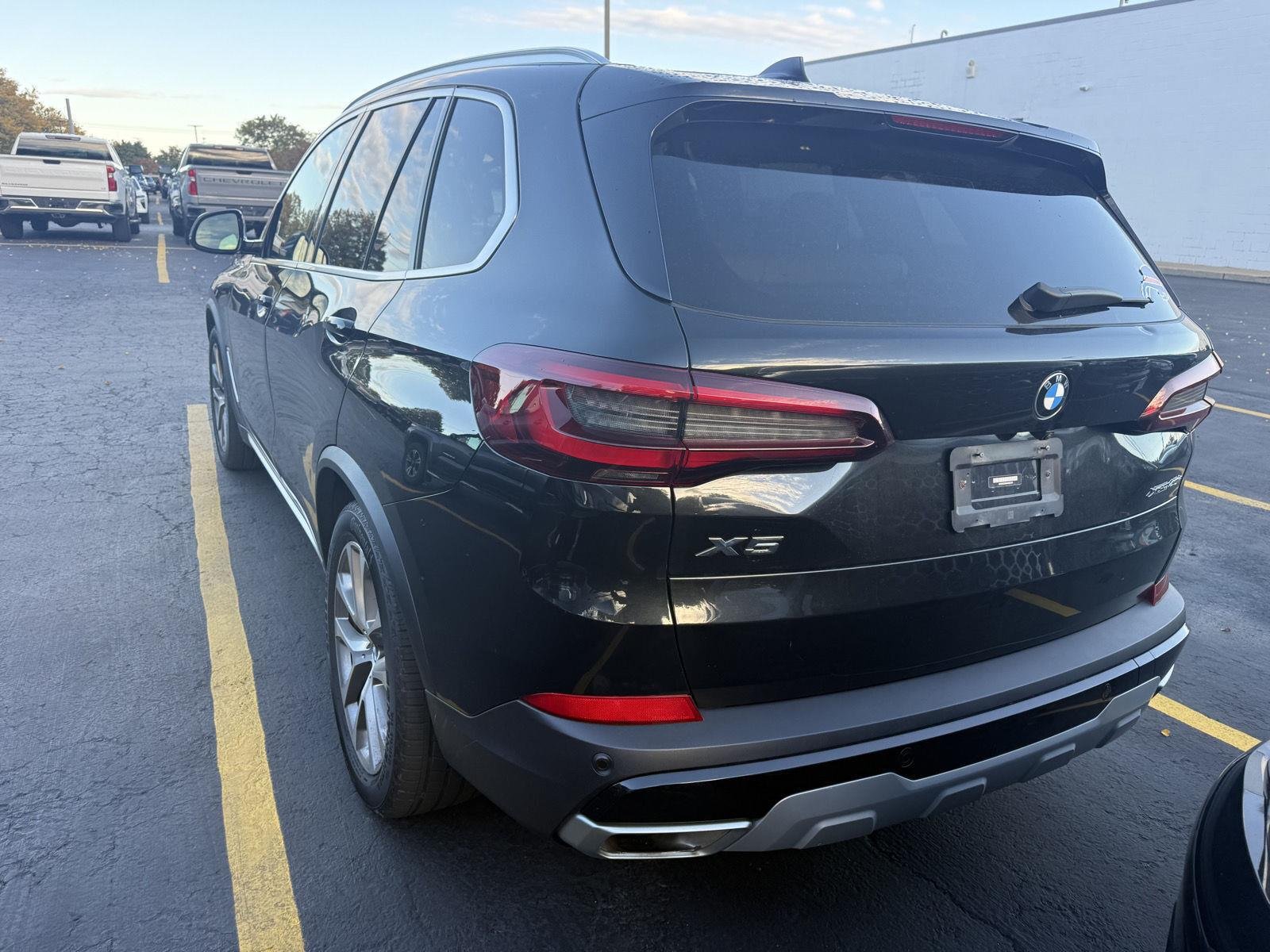 Used 2022 Black Sapphire Metallic BMW xDrive40i image 5