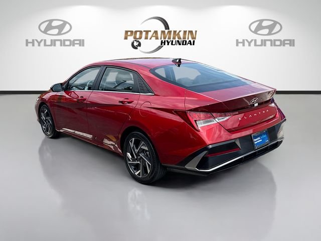 Used 2025 Red Hyundai SEL Convenience image 7