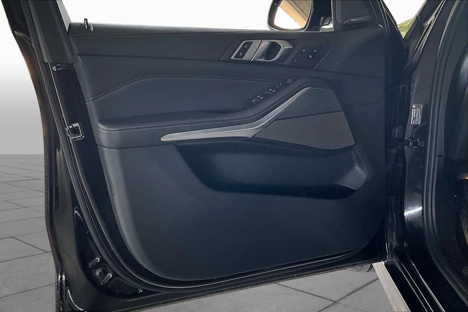 Used 2021 Black Sapphire Metallic BMW sDrive40i image 20