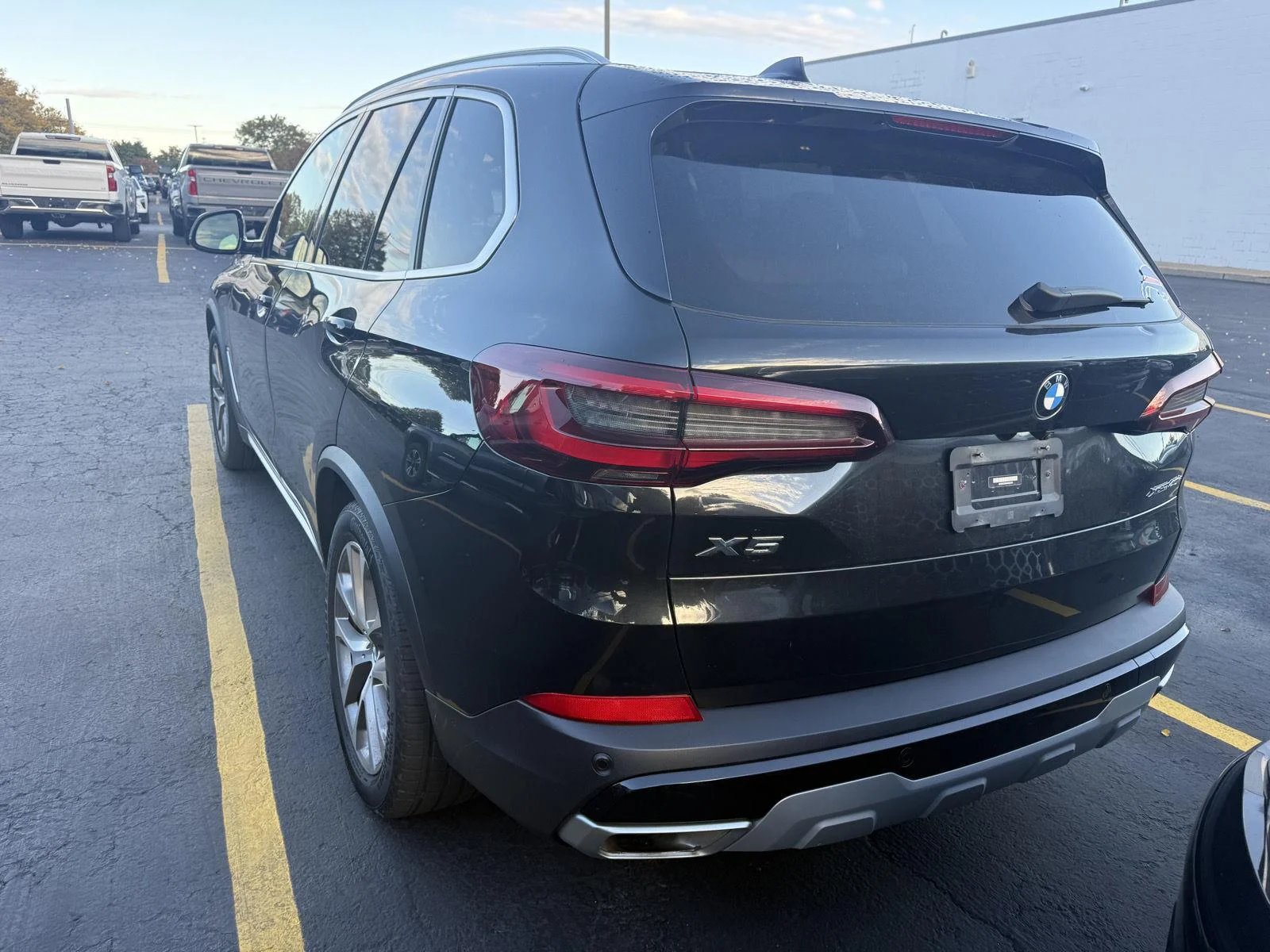 Used 2022 Black Sapphire Metallic BMW xDrive40i image 5
