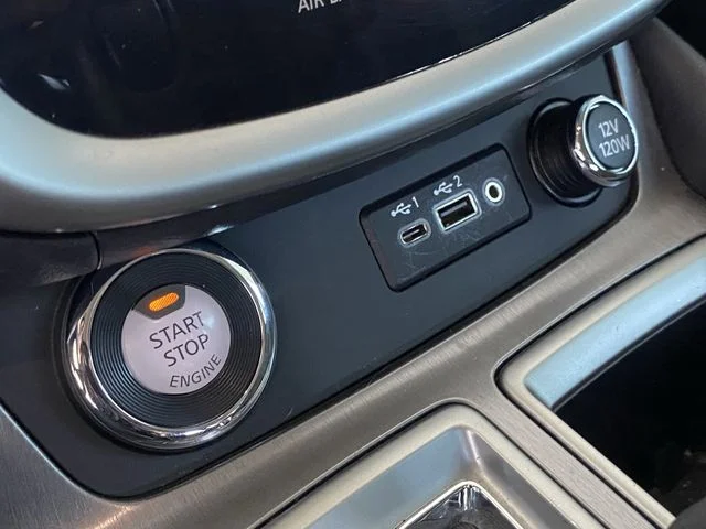 Used 2020 Cayenne Red Metallic Nissan SL image 27
