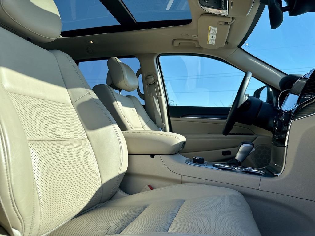 Used 2020 White Jeep Limited image 13