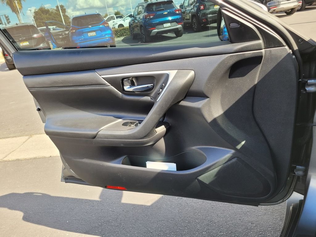 Used 2017 Gray Nissan 2.5 SL image 27