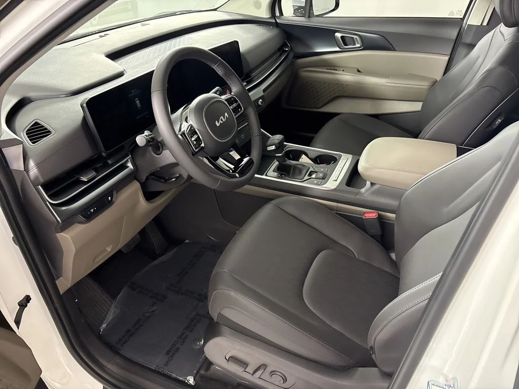 New 2026 White Kia LXS image 24