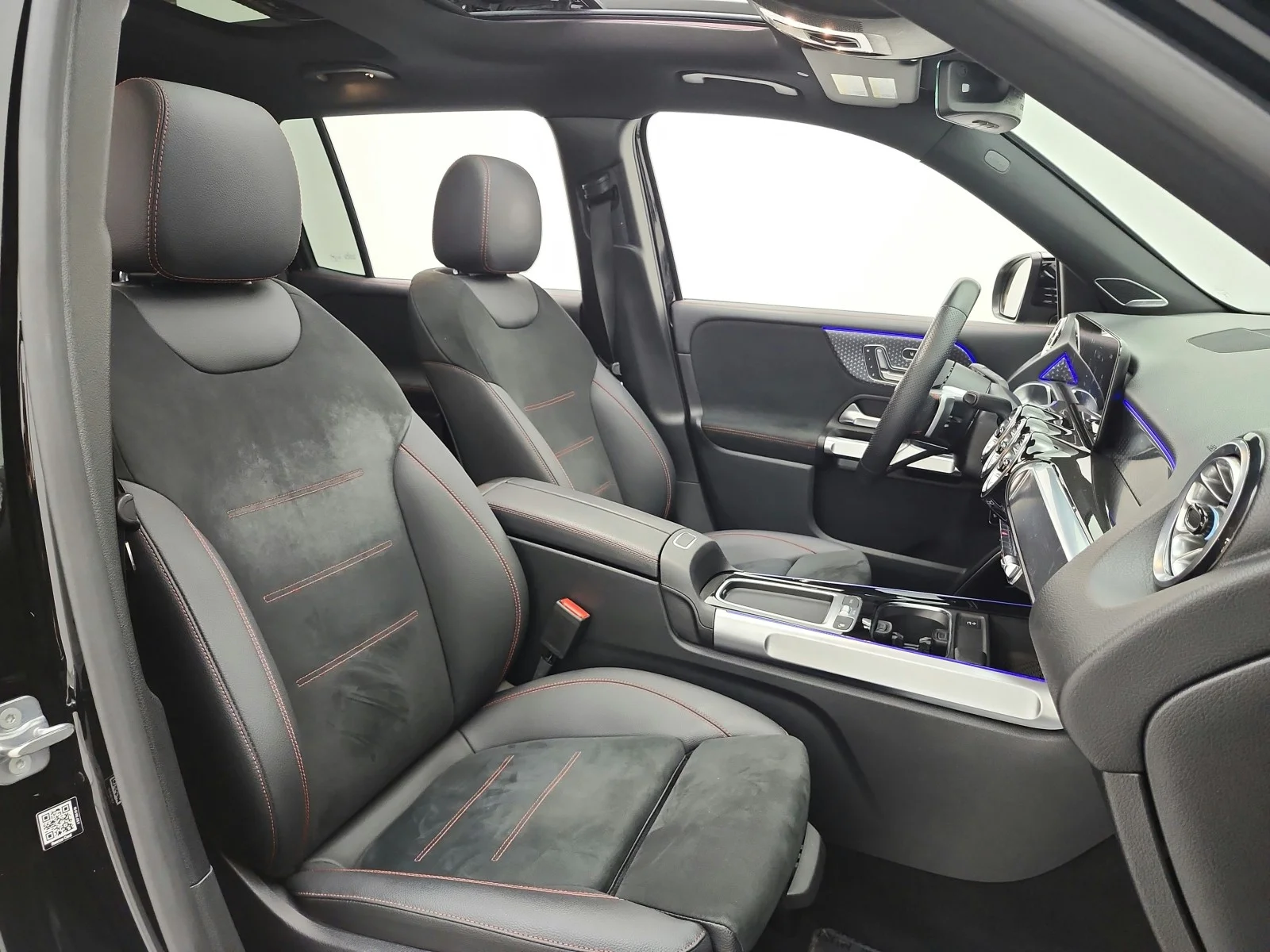 Used 2024 Night Black Mercedes-Benz GLB 250 SUV image 20