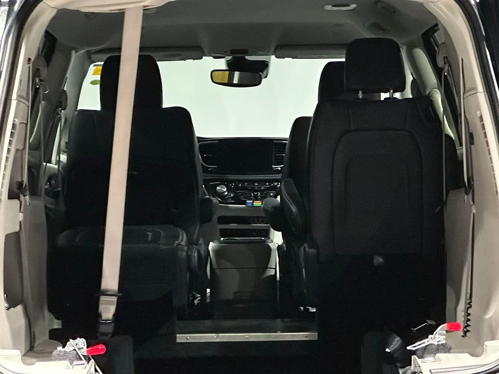 2022 Chrysler Pacifica Touring L - Photo 10