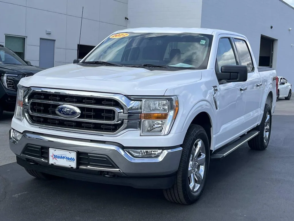 Used 2022 Oxford White Ford XLT image 3