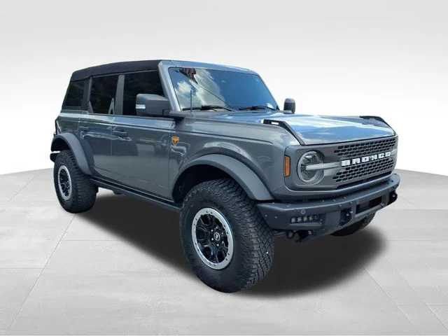 Used 2022 Gray Ford Badlands image 15