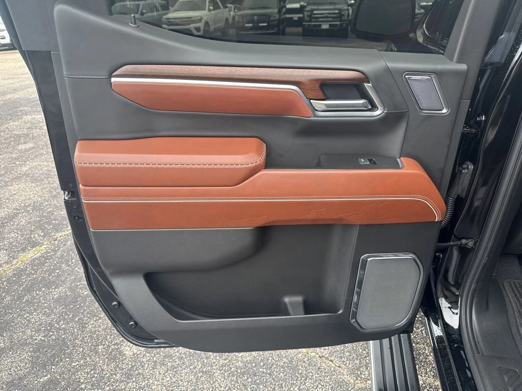 Used 2025 Onyx Black GMC Denali Ultimate image 36