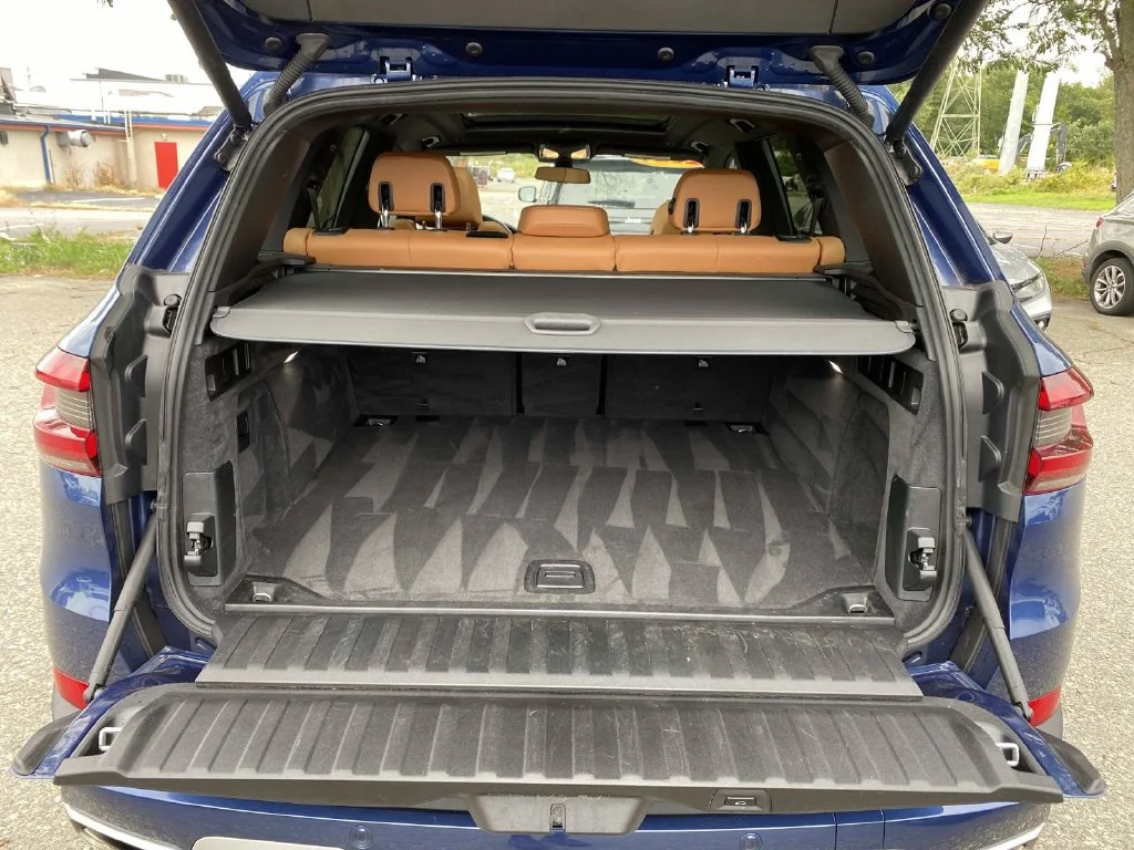 Used 2021 Blue BMW xDrive40i image 5