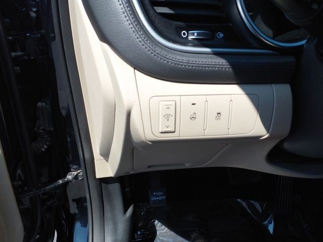 Used 2015 Black Kia EX image 13
