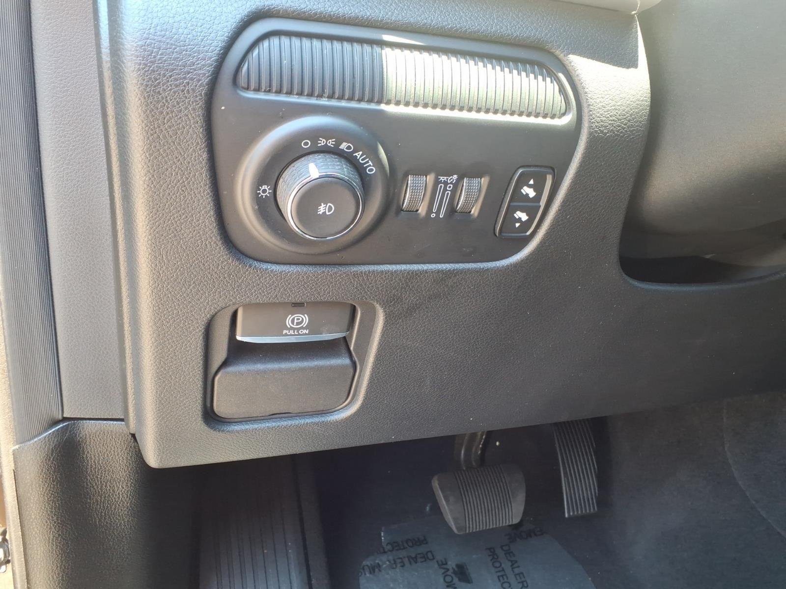 Used 2024 Diamond Black Crystal Pearlcoat Jeep Series II image 25